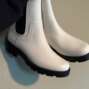 Elegant White Chelsea Boots